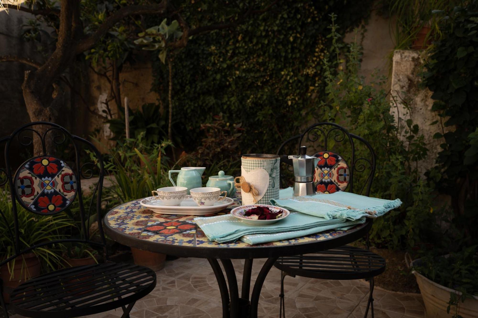 Bed and Breakfast Sa Domu De Ladiri - Matrimoniale Con Giardino Musei Экстерьер фото